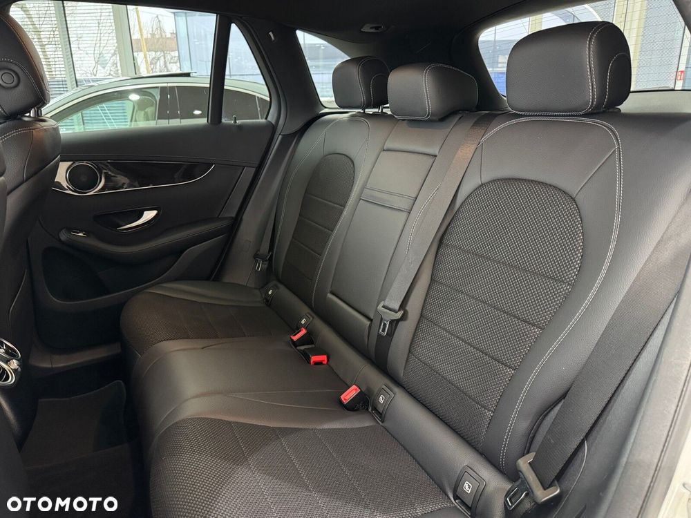 Mercedes-Benz GLC 300 d 4-Matic - 13