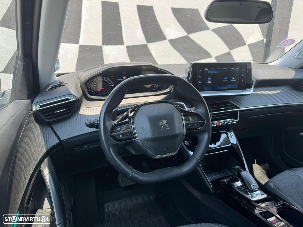 Peugeot 2008 1.2 PureTech Allure EAT8 - 4