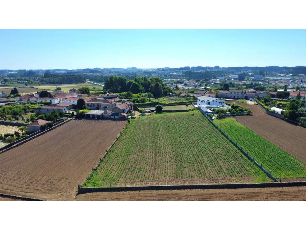 Moradia com terreno no Castêlo da Maia - Grande imagem: 3/4