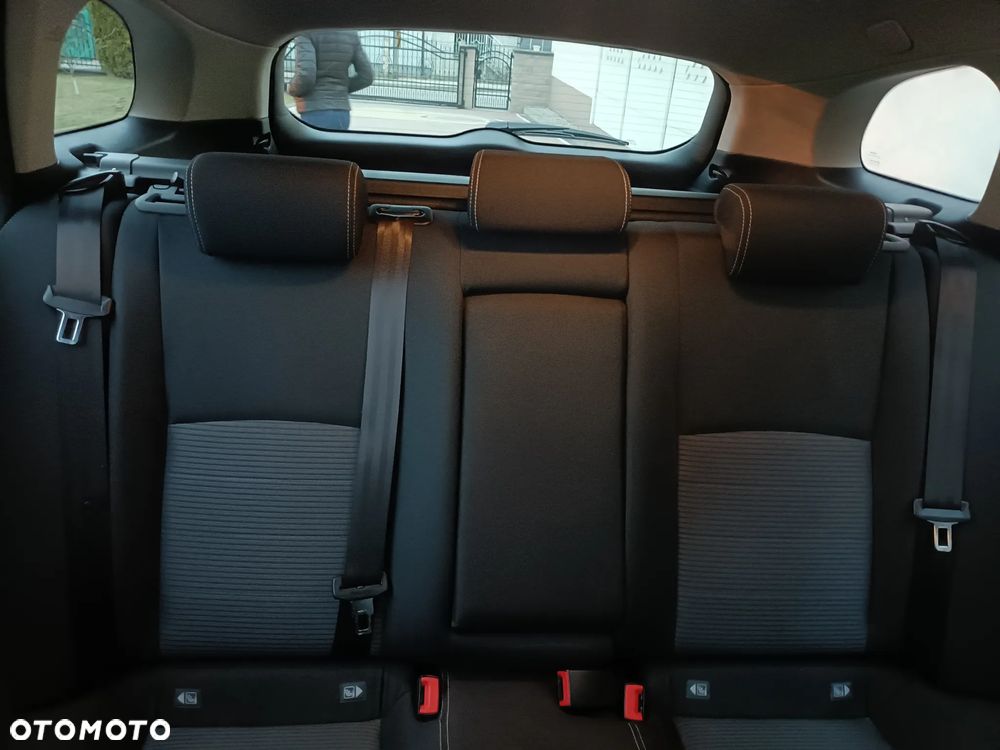 Toyota Avensis 2.0 D-4D Premium - 9