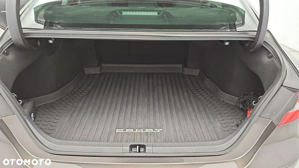 Toyota Camry 2.5 Hybrid Comfort CVT - 25