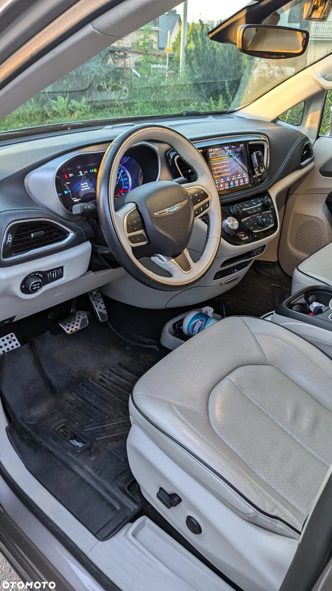 Chrysler Pacifica - 11