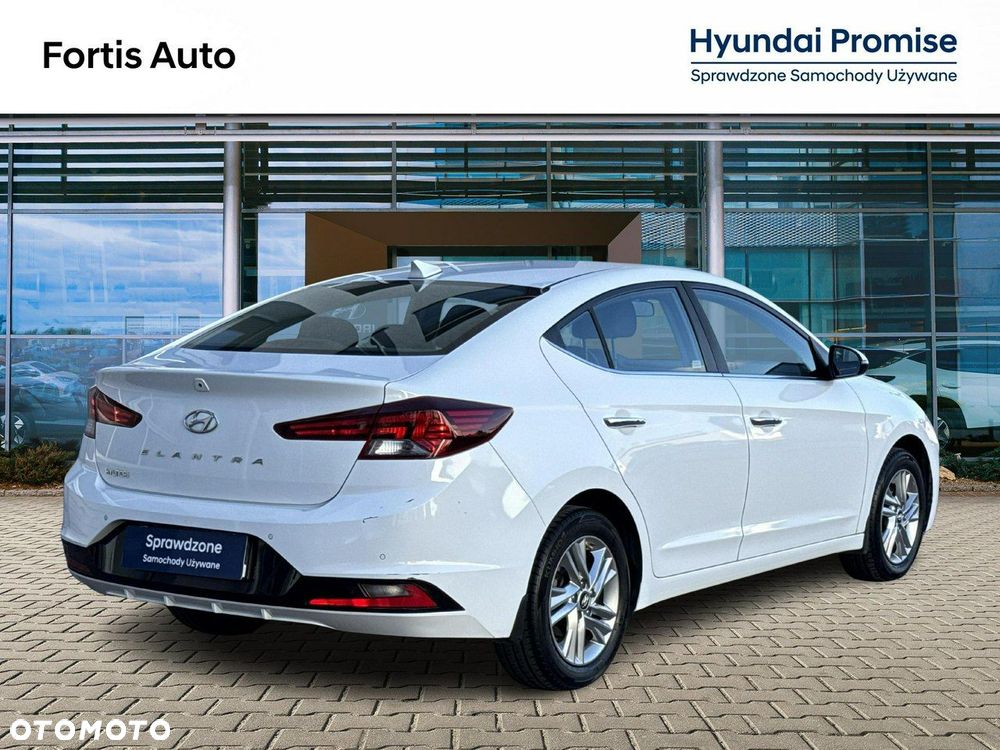 Hyundai Elantra 1.6 Comfort Premiere - 5