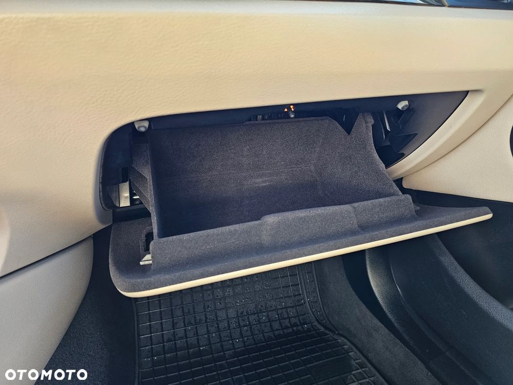 BMW X1 xDrive20i - 15