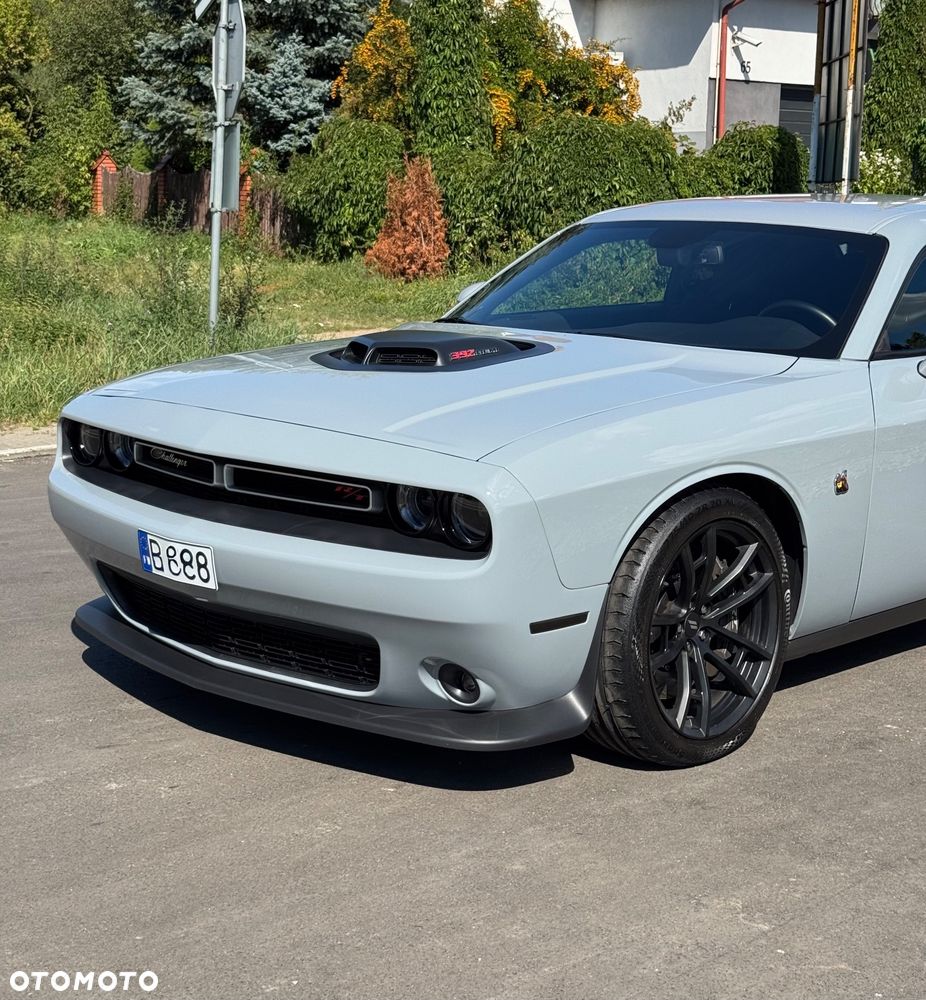 Dodge Challenger - 5