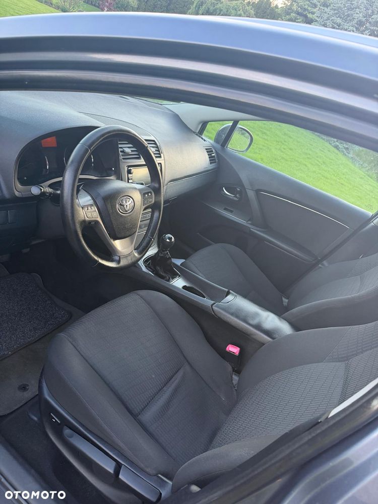 Toyota Avensis 2.2 D-4D Executive - 8