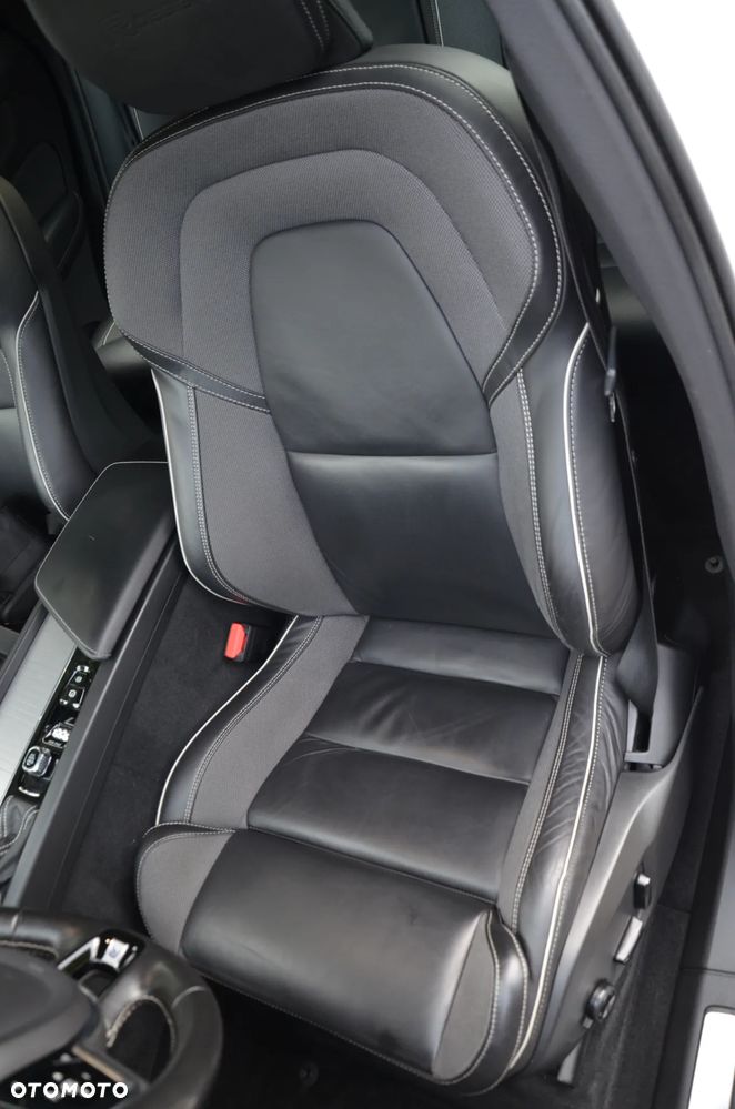 Volvo XC 60 D4 R-Design - 19