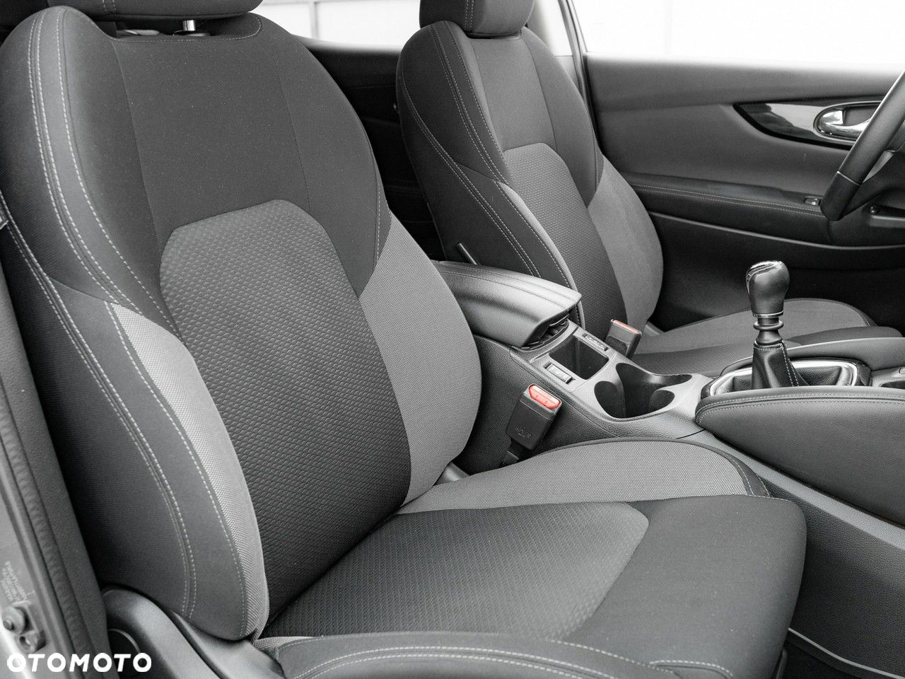 Nissan Qashqai 1.3 DIG-T N-Connecta - 32