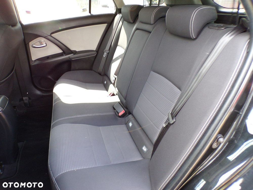 Toyota Avensis - 32