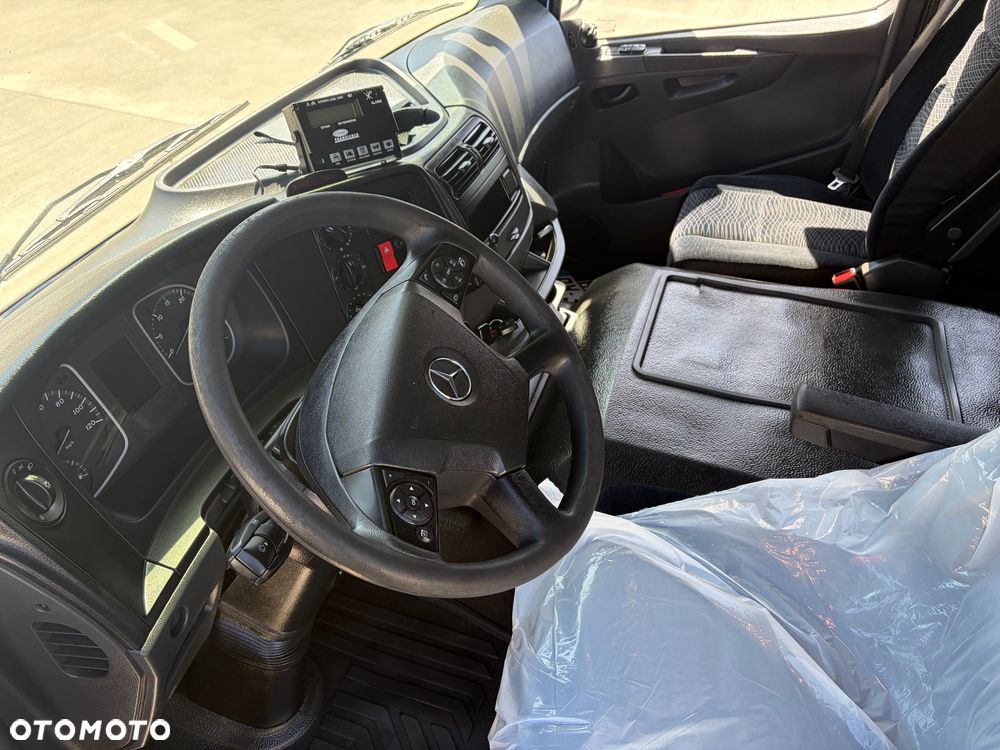 Mercedes-Benz Atego 1530  6 osobowe ( kanapa) kontener izoterma kurierka - 14