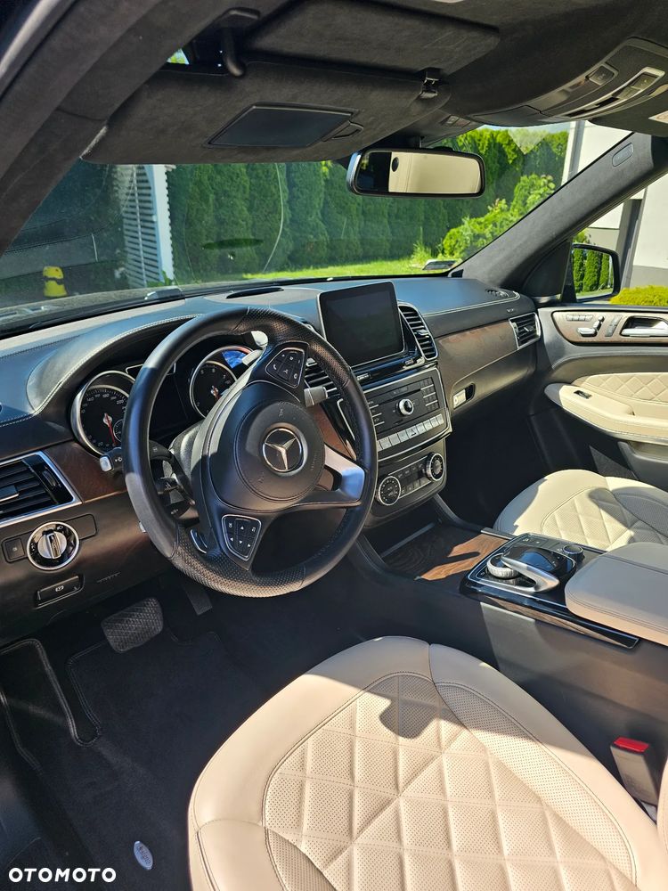 Mercedes-Benz GLS - 15