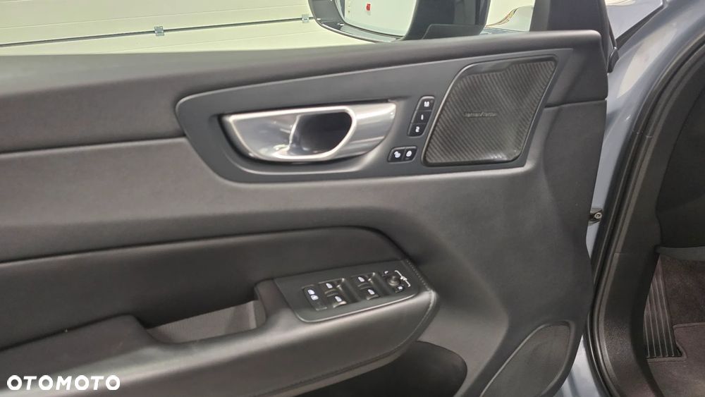 Volvo XC 60 B4 D Plus Dark - 16