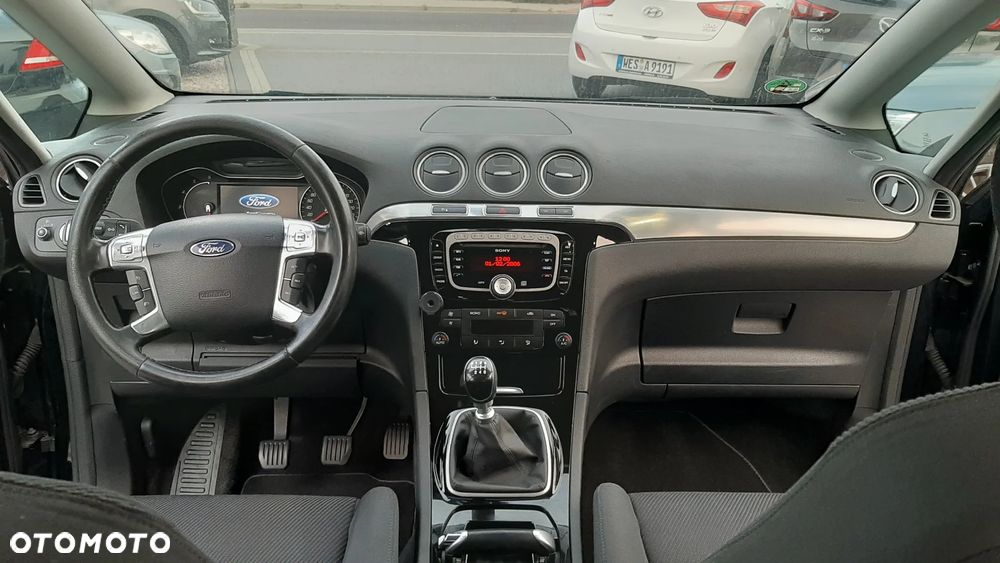 Ford S-Max - 13