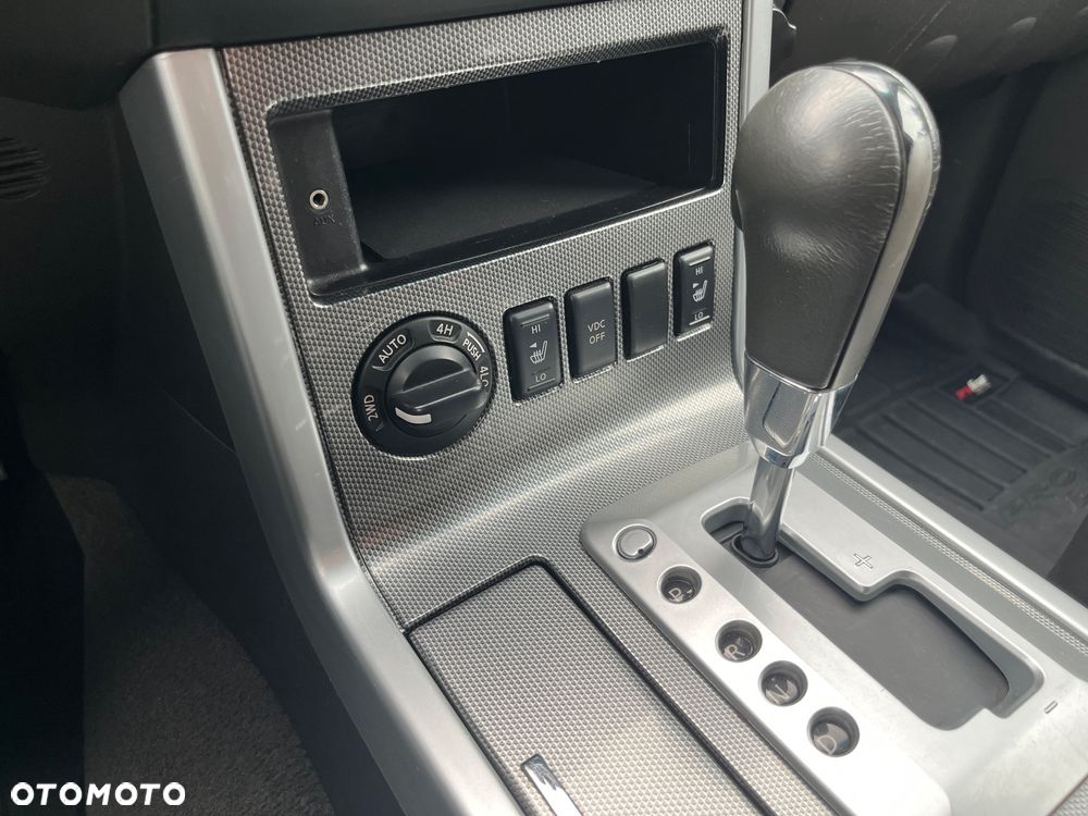 Nissan Pathfinder 4.0 V6 Premium - 17