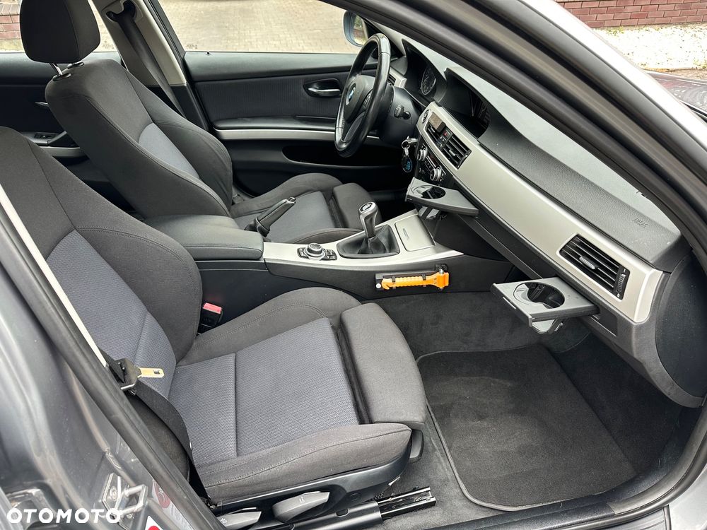 BMW Seria 3 318i - 21