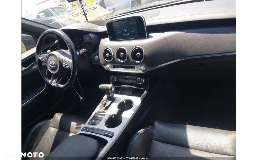 Kia Stinger 3.3 T-GDI AWD GT - 10