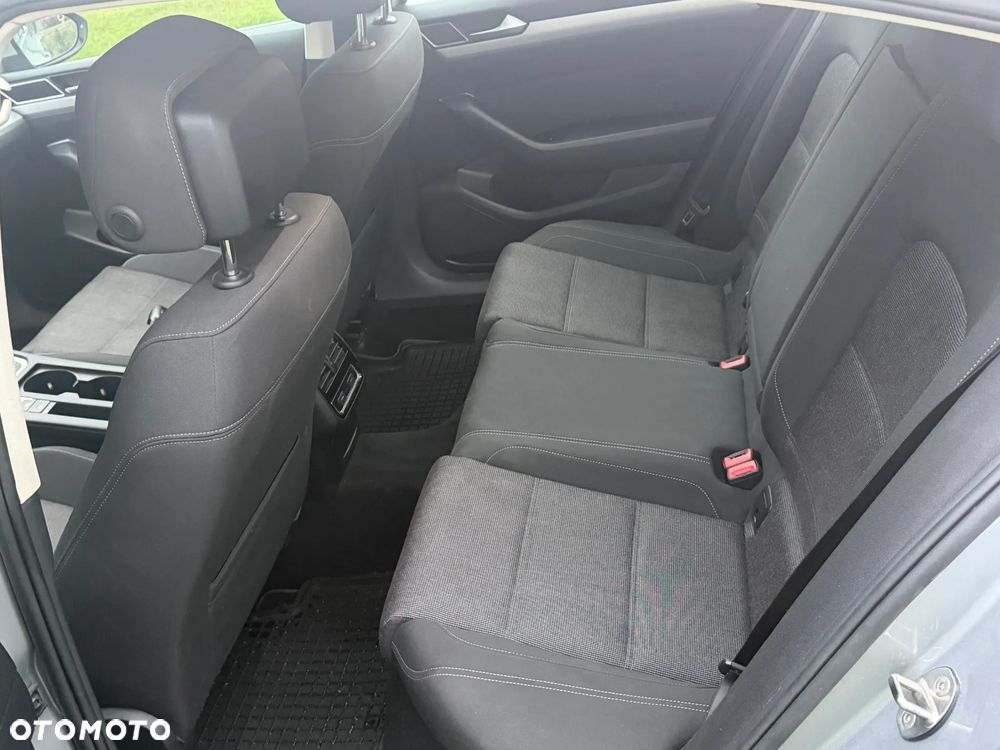 Volkswagen Passat - 14