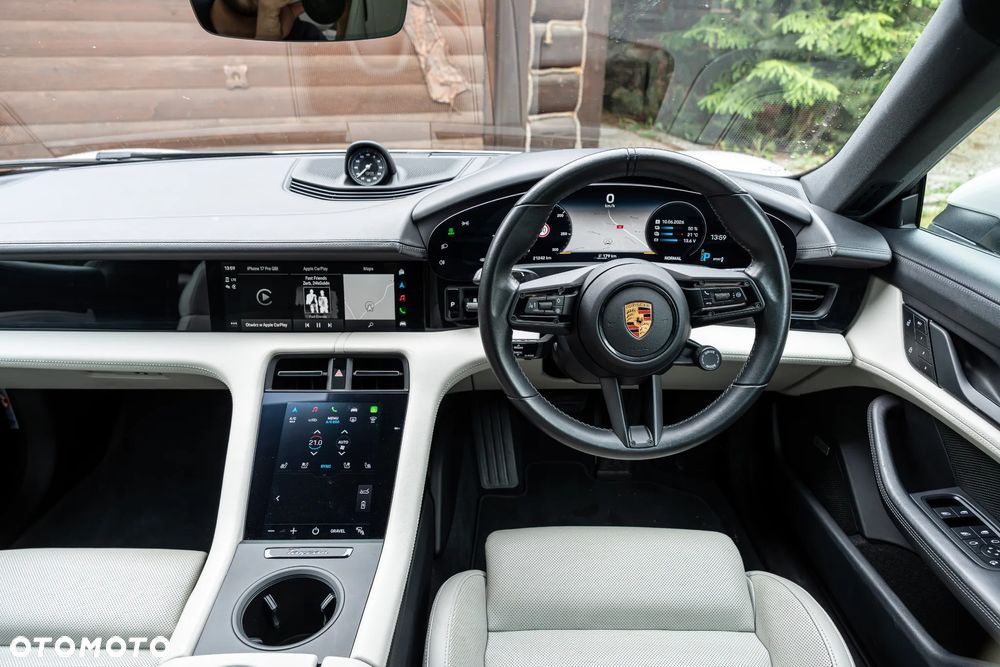 Porsche Taycan 4 - 25