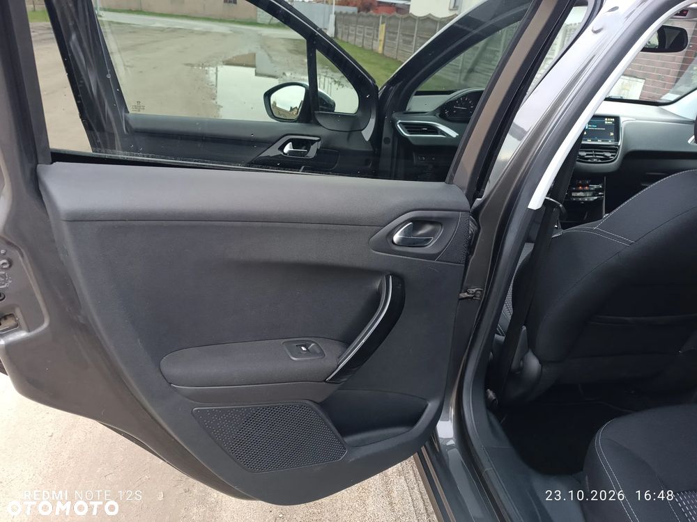 Peugeot 208 - 22