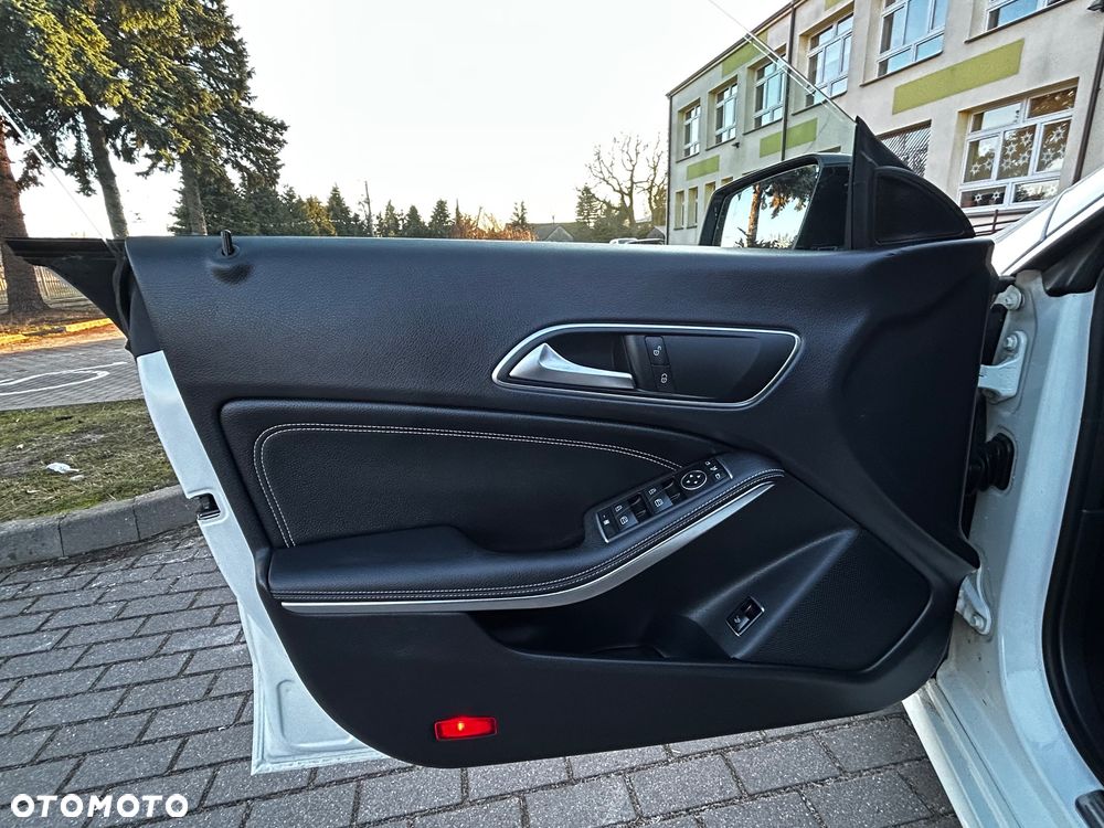 Mercedes-Benz CLA 180 BlueEffICIENCY Edition - 17
