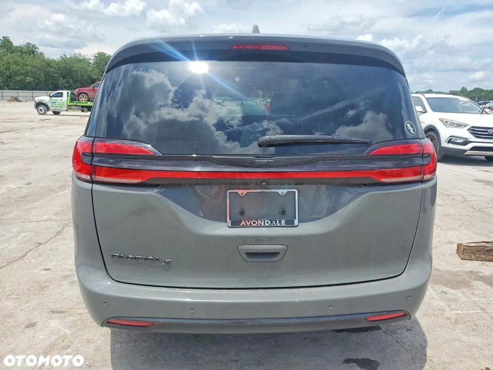 Chrysler Pacifica - 6