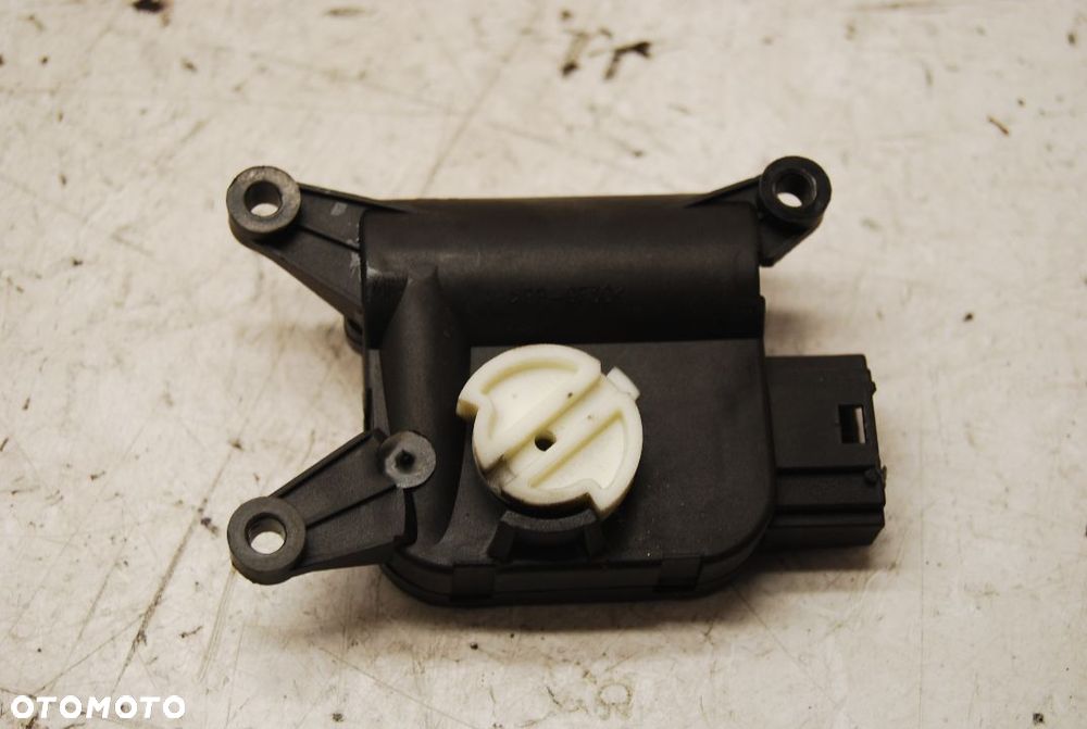 SILNICZEK NAGRZEWNICY 0132801358 AUDI A6 C6 0132801358 4F0820511