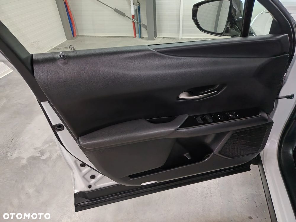 Lexus UX 250h Elegance 2WD - 19
