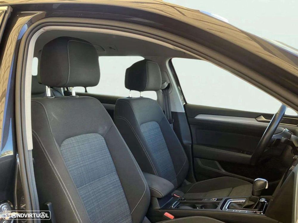 VW Passat Variant 2.0 TDi Business DSG - 16