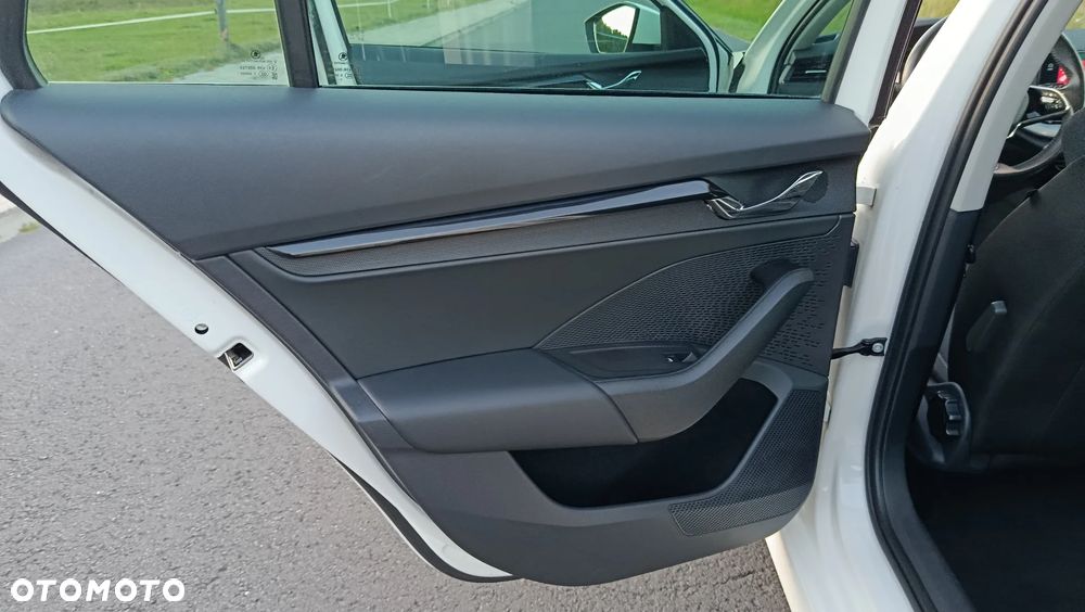 Skoda Octavia 2.0 TDI DSG Tour - 26
