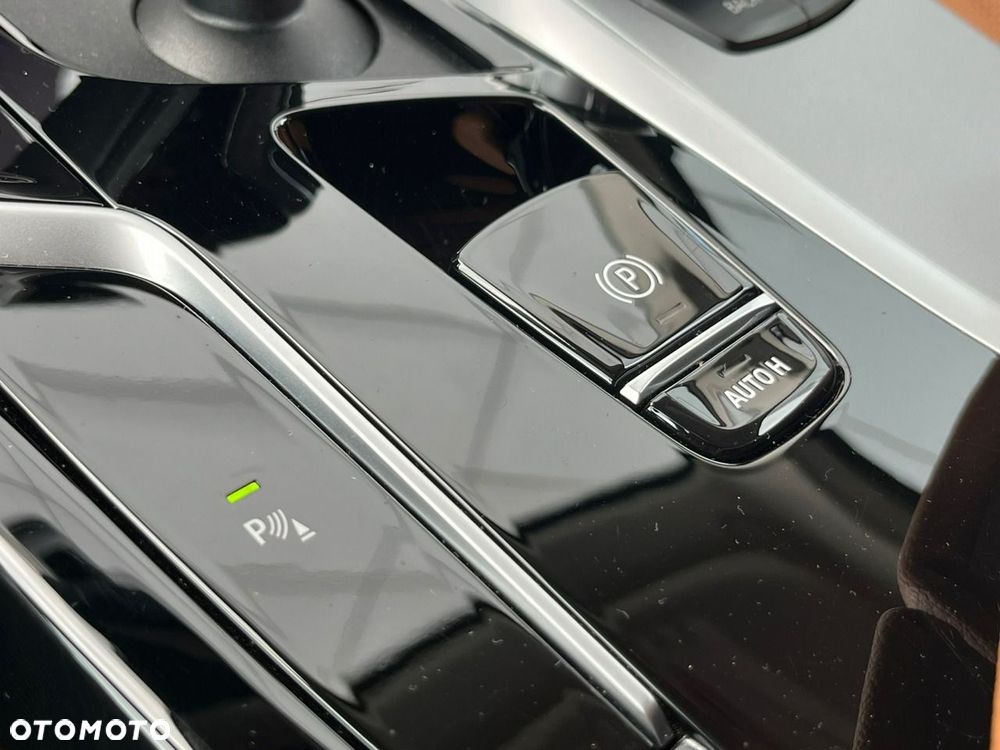 BMW Seria 5 520d xDrive - 24