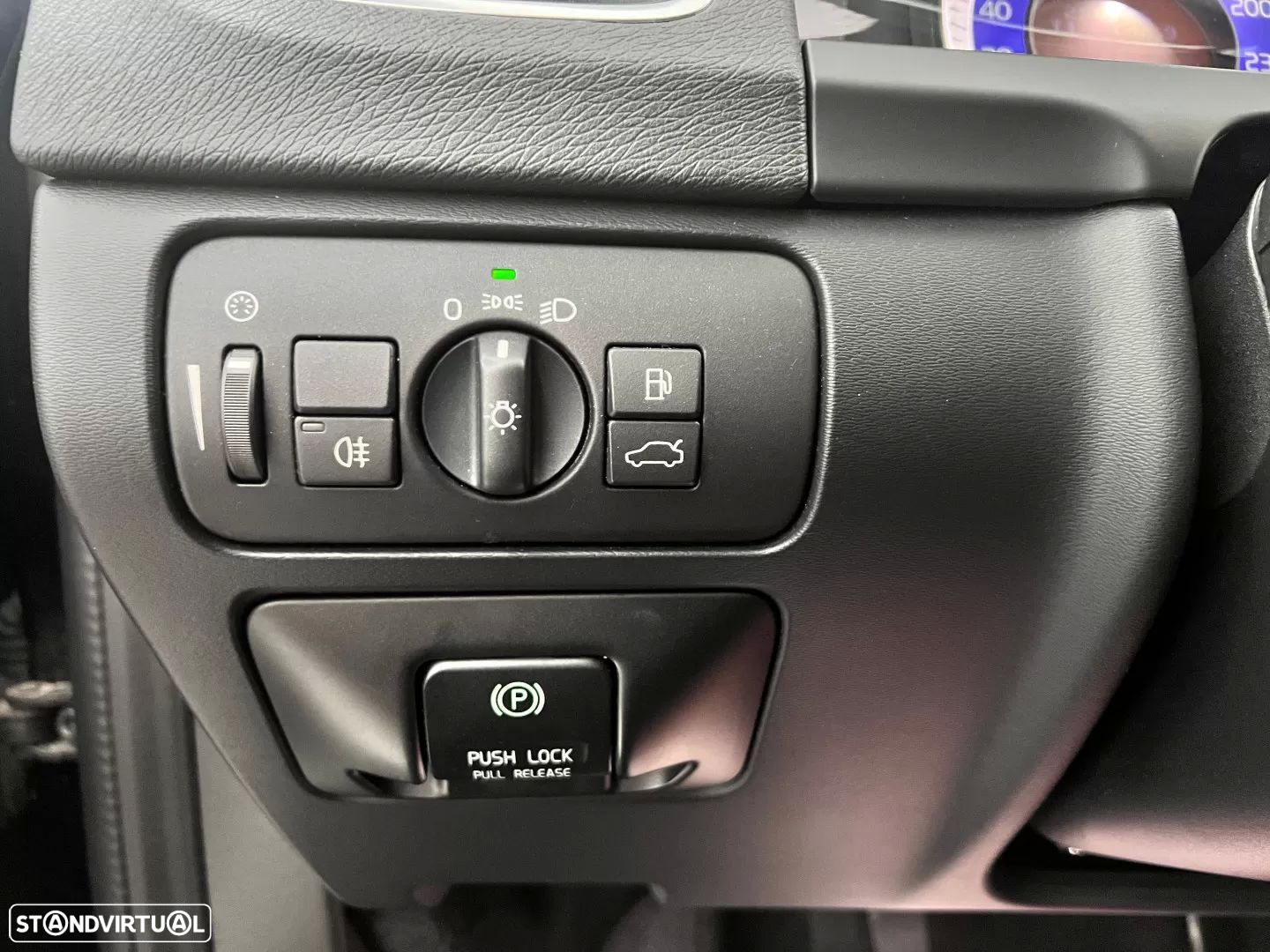 Volvo V60 2.0 D3 R-Design Start/Stop - 24