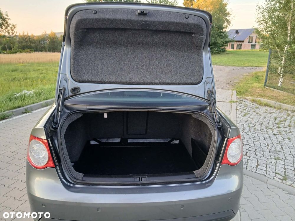 Volkswagen Jetta 1.9 TDI Comfortline - 9