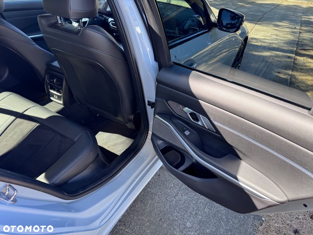 BMW Seria 3 320d xDrive mHEV M Sport - 15