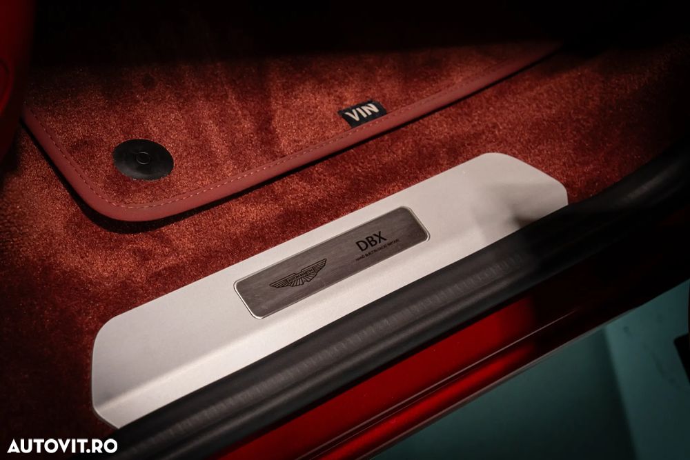 Aston Martin DBX - 24