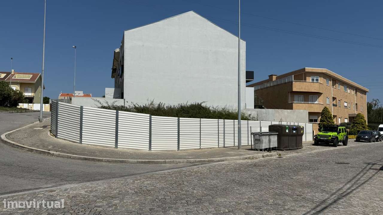 Terreno com licença construção para moradia T4 a 150m do METRO CUSTIÓ - Grande imagem: 4/14