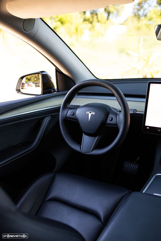 Tesla Model Y Standard RWD - 2