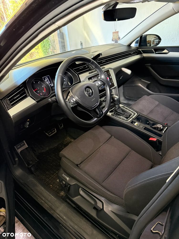 Volkswagen Passat 1.6 TDI SCR DSG Comfortline - 11