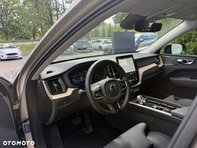 Volvo XC 60 B5 B AWD Plus Dark - 21