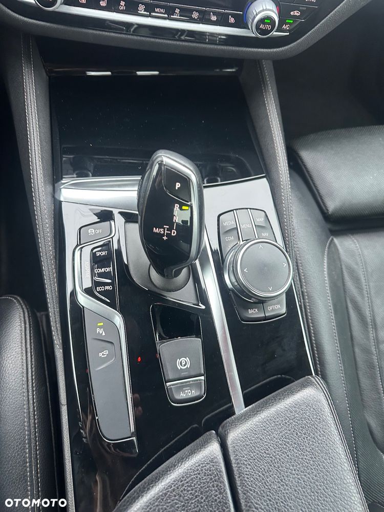 BMW Seria 5 530i xDrive Luxury Line - 23