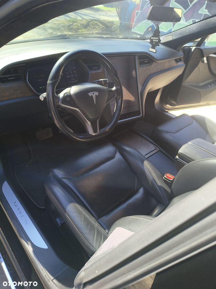 Tesla Model S - 12
