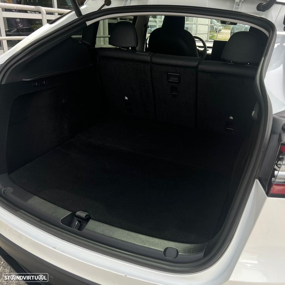 Tesla Model Y Long Range Dual Motor AWD - 27