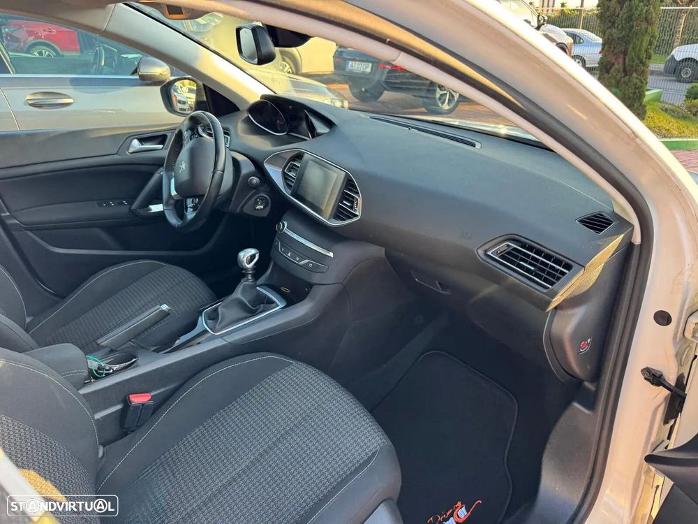 Peugeot 308 1.5 BlueHDi Active Pack - 26