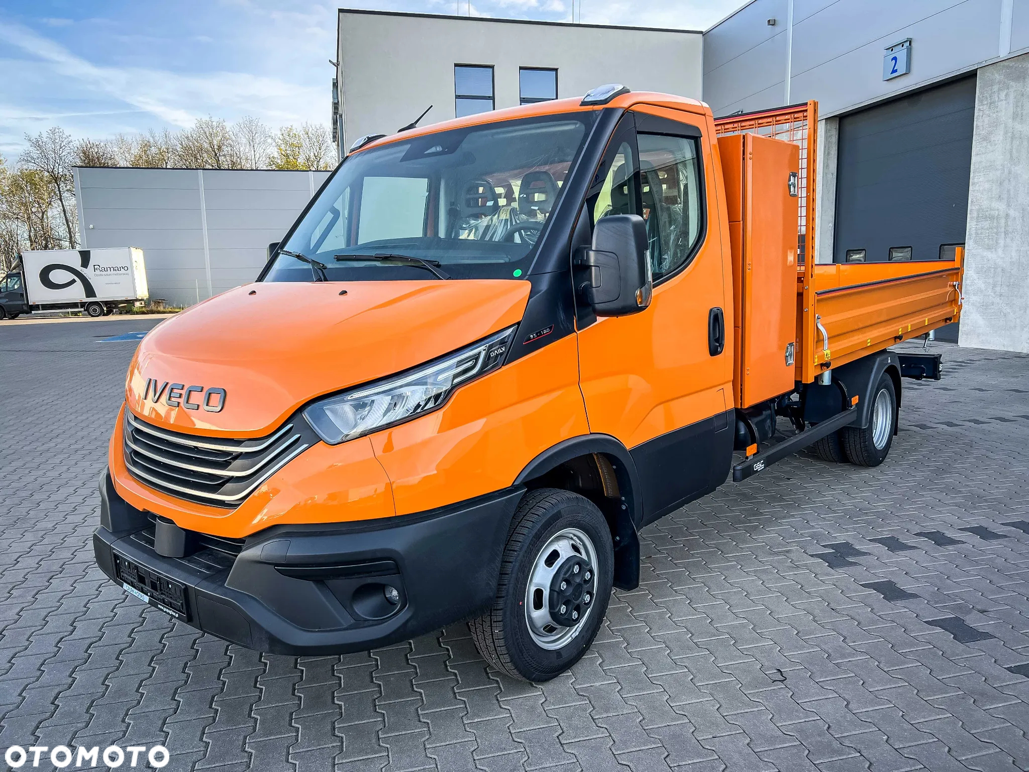 Iveco Daily 35C18H 3.0 Diesel, 6MT, Wywrot & ToolBox - 10
