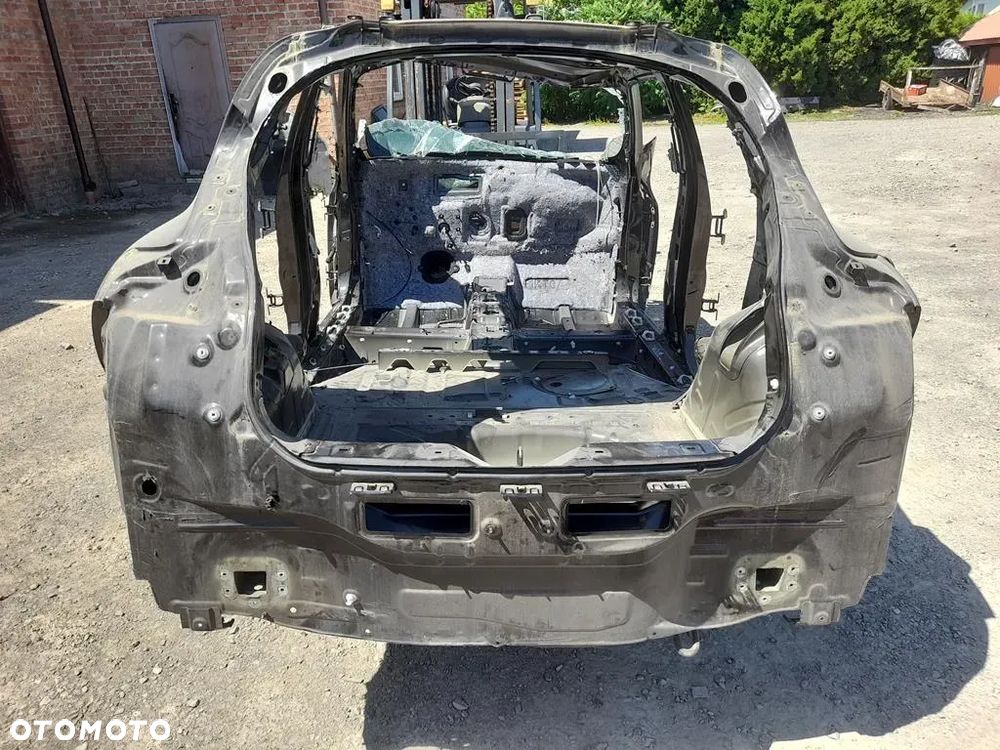 Pas tylni wanna Nissan Juke I F15 - 3