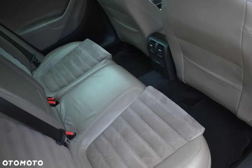 Volkswagen Passat - 32