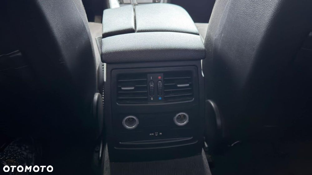 BMW Seria 5 523i - 38