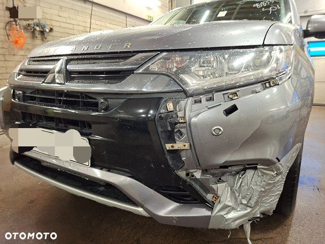Mitsubishi Outlander Instyle NAVI + - 5