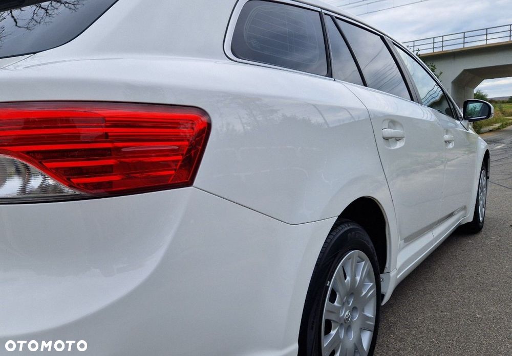 Toyota Avensis Combi 1.8 Business Edition - 16