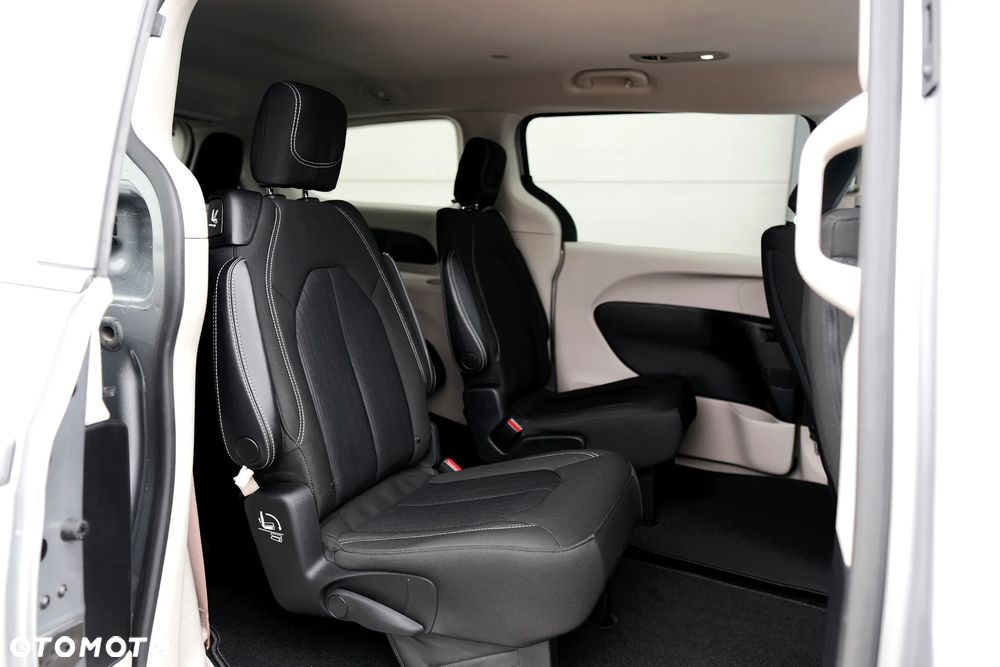 Chrysler Pacifica - 23