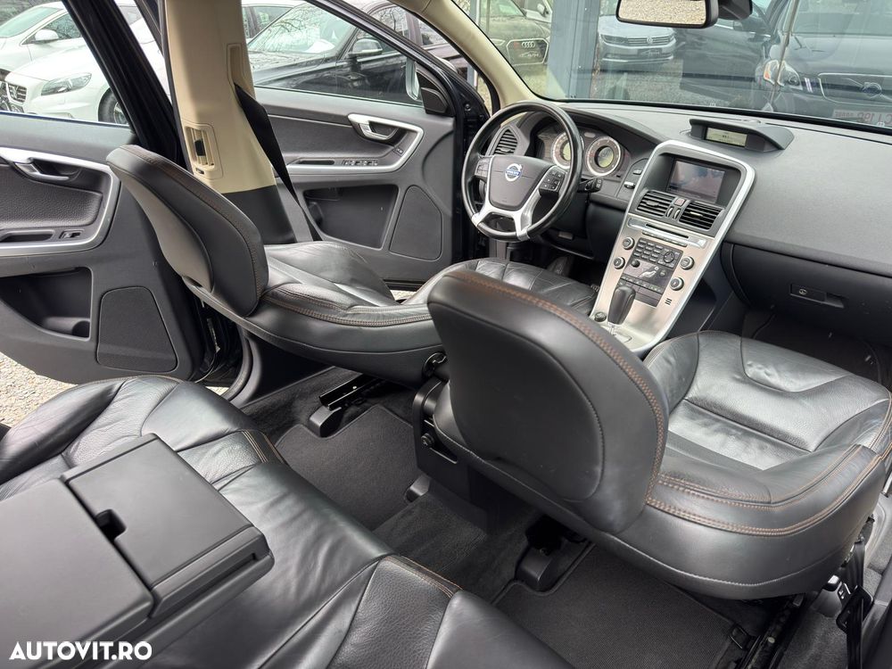 Volvo XC 60 D5 AWD Aut. Momentum - 8